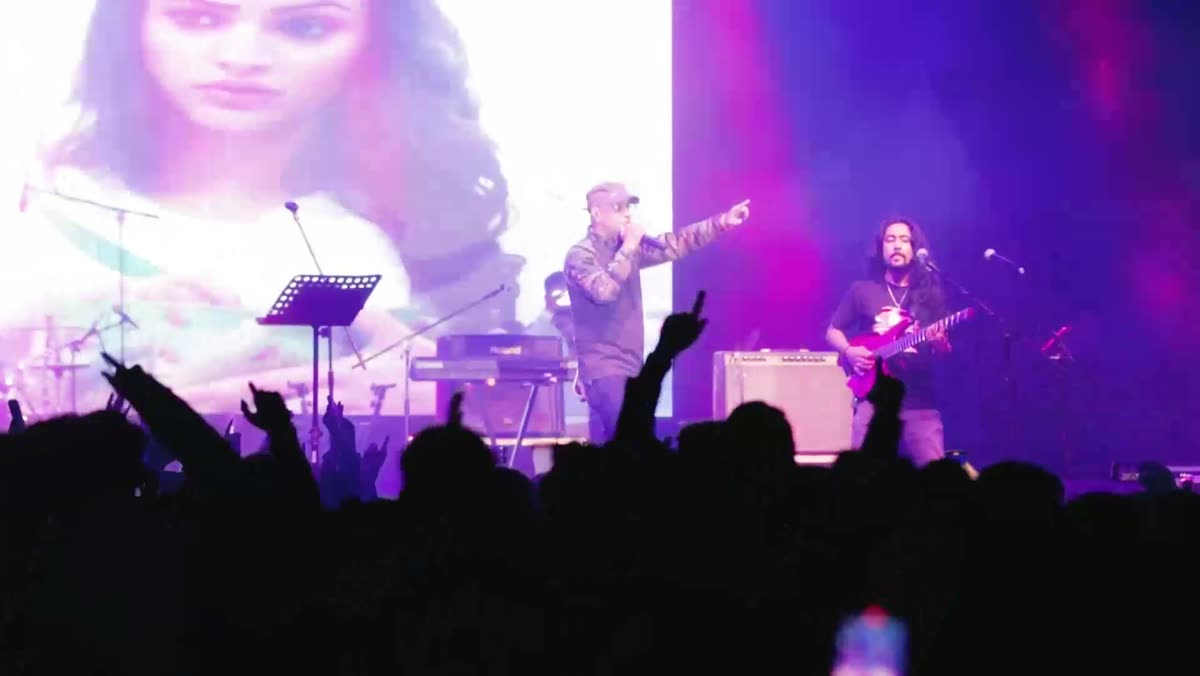 Hands up for a performance at JMF 2024