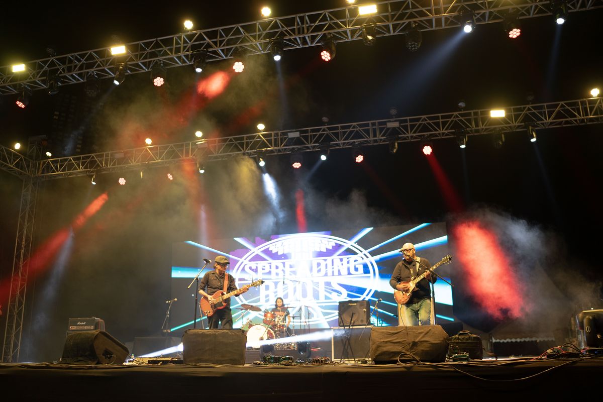 Spreading Roots playing the main stage